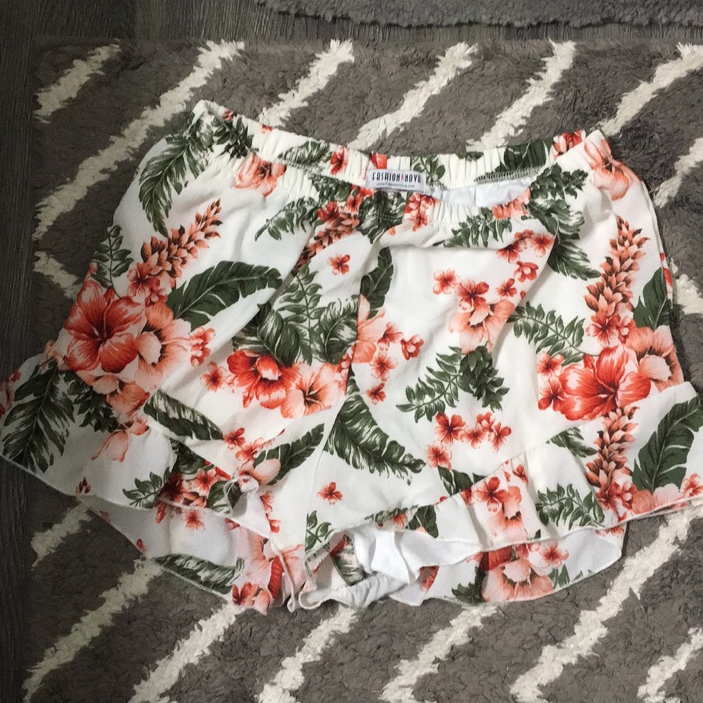 Size small fashion nova shorts